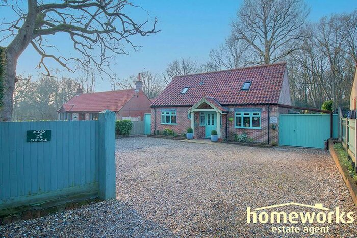 3 Bedroom Chalet For Sale In Green Lane, NR20