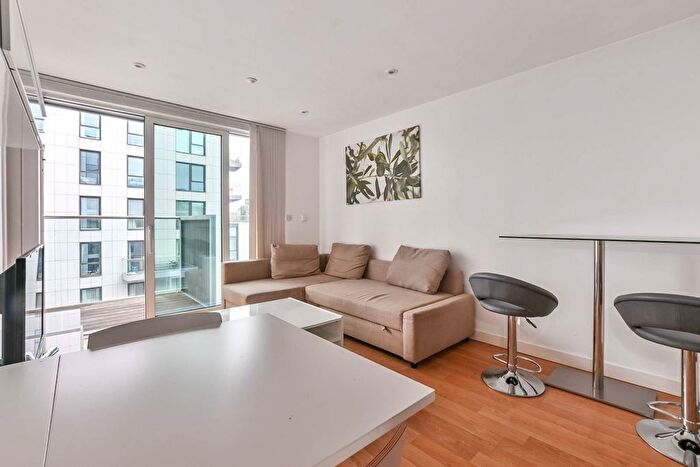 1 Bedroom Flat To Rent In Woodberry Grove, Manor House, London, N4