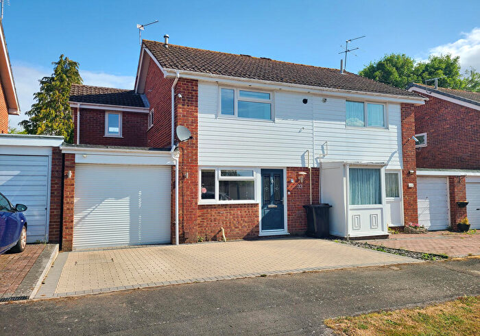 3 Bedroom Semi-Detached House For Sale In Friars Croft, Calmore, SO40