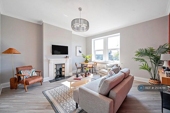 3 Bedroom Maisonette To Rent In Hookstone Road, Harrogate, HG2