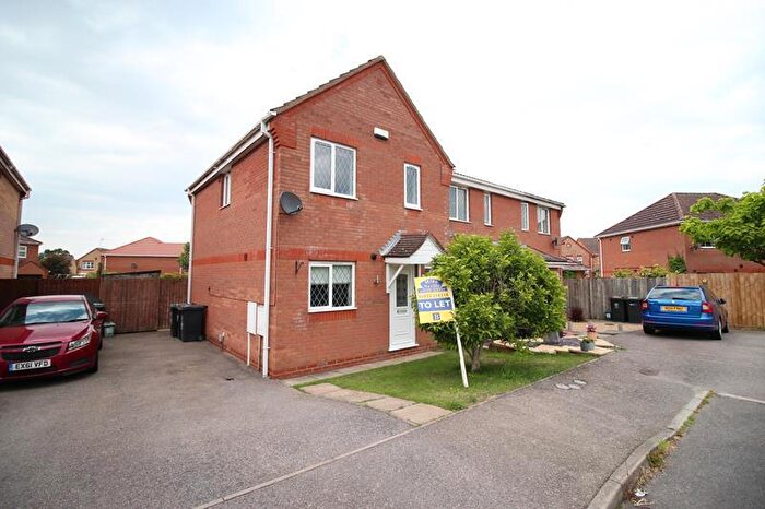 3 Bedroom Semi-Detached House To Rent In Daffodil Drive, Rushden, NN10