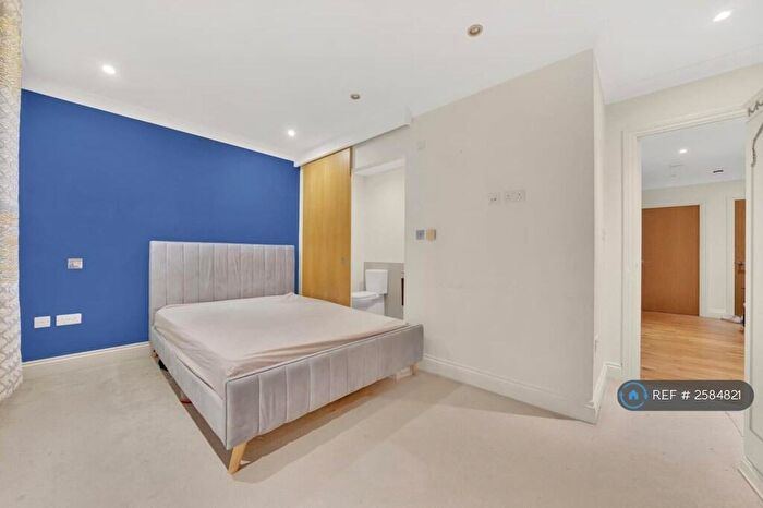 2 Bedroom Flat To Rent In Temple Court, Ilford, IG2