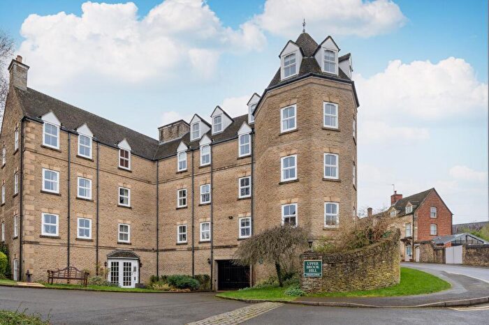 2 Bedroom Apartment For Sale In Upper Brook Hill, Woodstock, OX20