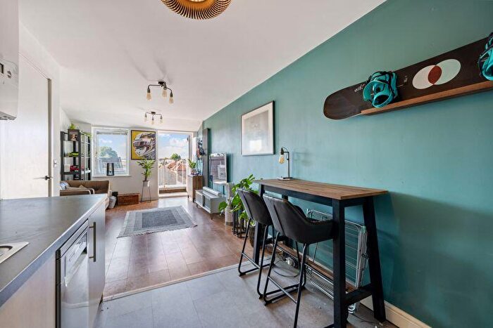 1 Bedroom Flat For Sale In East Walls, Chichester, PO19