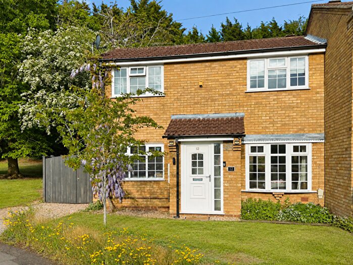 4 Bedroom Semi-Detached House For Sale In Faringdon Avenue, Lutterworth, LE17