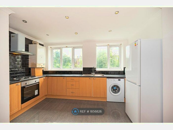 3 Bedroom Maisonette To Rent In Streatham, London, SW16