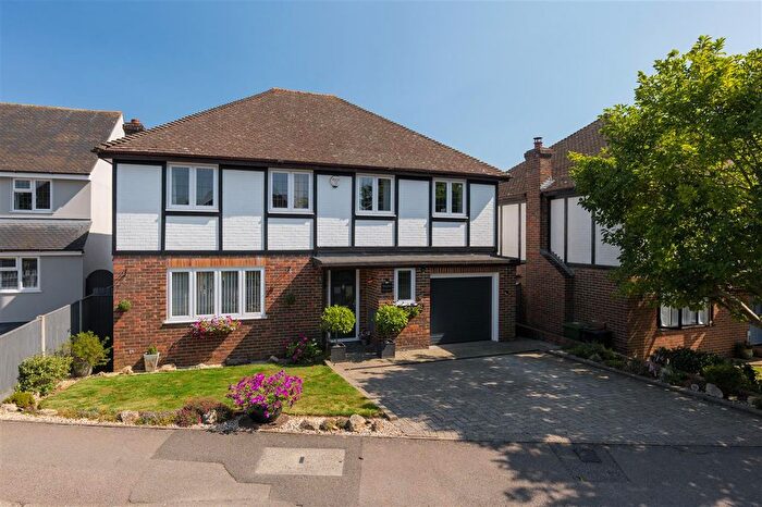 4 Bedroom Detached House For Sale In Weald House, Weavering Street, Weavering, ME14