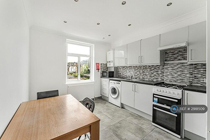 3 Bedroom Flat To Rent In Coppermill Lane, London, E17