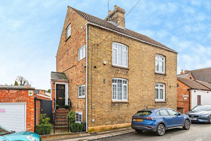 3 Bedroom Cottage For Sale In High Street, Stanwick, Wellingborough, NN9