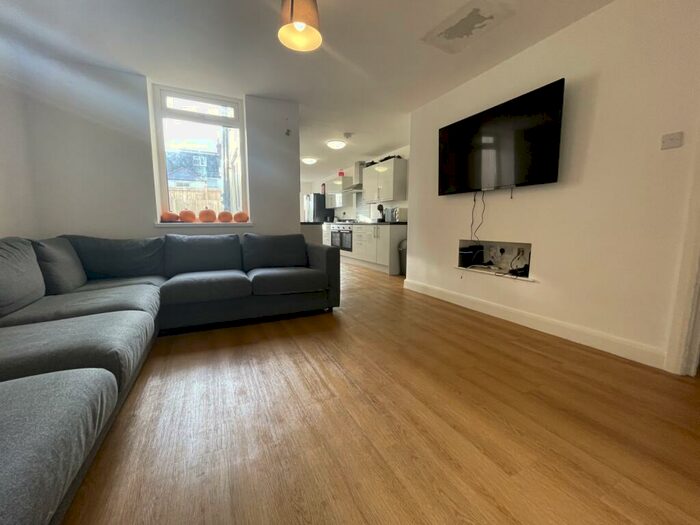 6 Bedroom Terraced House To Rent In Cranbrook Street, Cathays, CF24