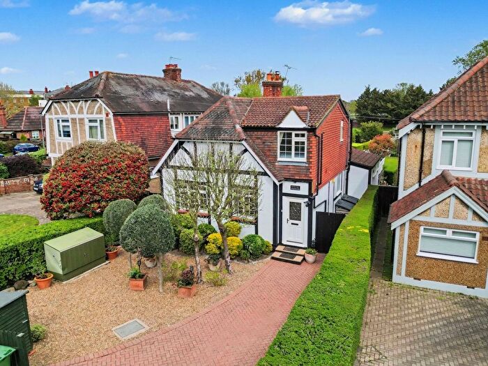 3 Bedroom Detached House For Sale In Molember Road, East Molesey, KT8