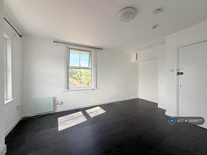 Studio To Rent In Blunt Road, South Croydon, CR2