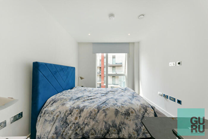 2 Bedroom Apartment To Rent In Lexington Gardens, London, SW11