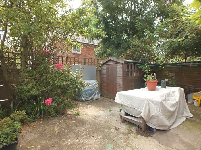 2 Bedroom Flat To Rent In Ancona Road, Kensal Green, NW10
