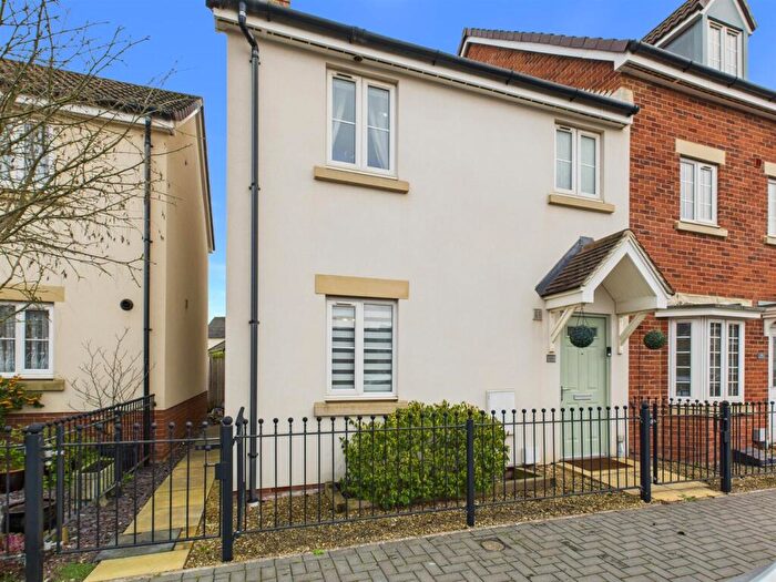 3 Bedroom End Of Terrace House For Sale In Chestnut Road, Brockworth, Gloucester, GL3