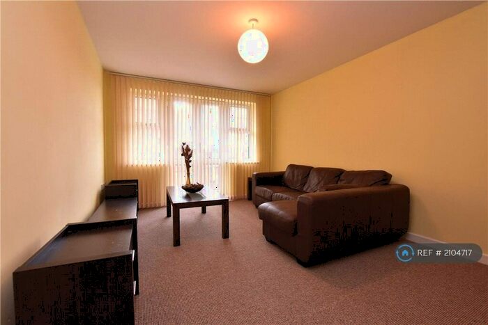 2 Bedroom Flat To Rent In Farnley Crescent, Leeds, LS12