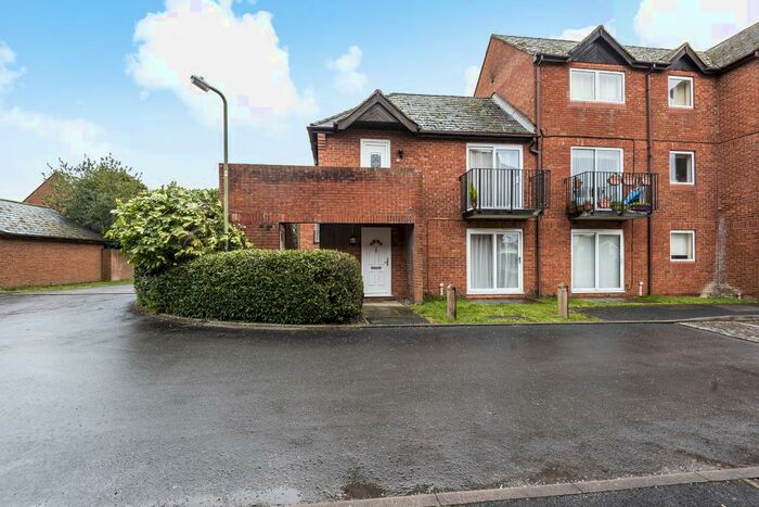 Apartment To Rent In Westholm Court, Bicsester, OX26