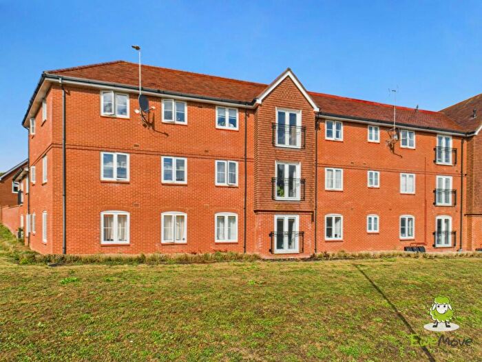1 Bedroom Flat For Sale In Coliseum Court, Appian Way Chineham, Chineham, Basingstoke, Hampshire, RG24