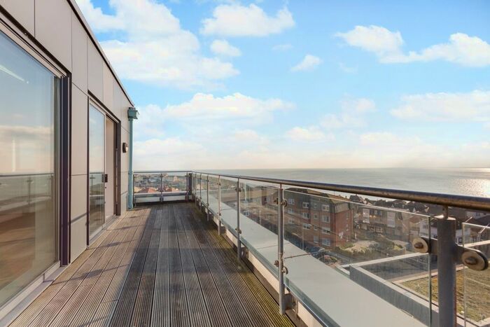 2 Bedroom Flat To Rent In Longridge Avenue, Saltdean, Brighton, BN2