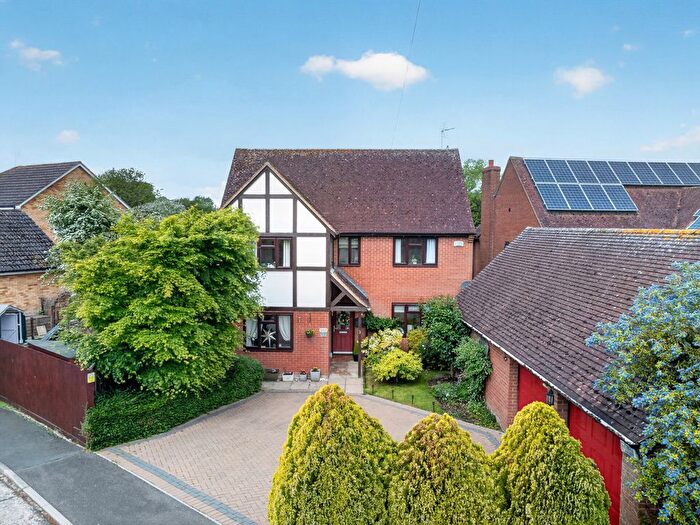 4 Bedroom Detached House For Sale In Pond Close, Milton Keynes, MK17