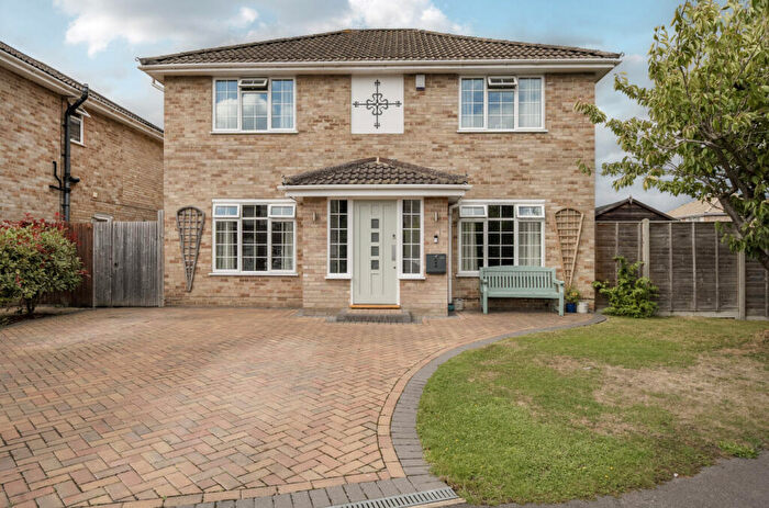 4 Bedroom Detached House For Sale In Duncan Drive, Wokingham, Berkshire, RG40