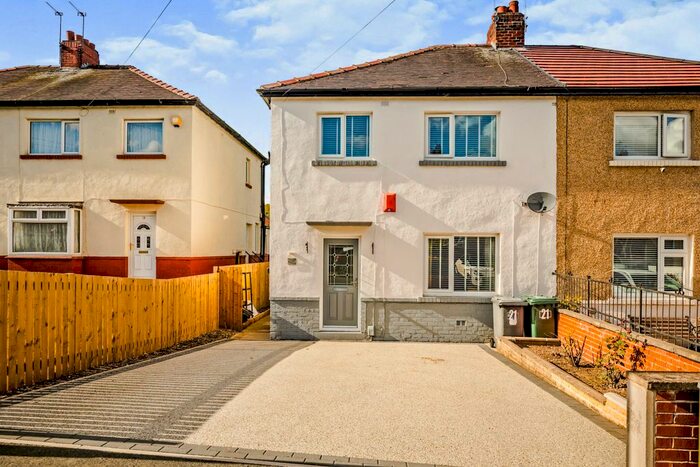 3 Bedroom Semi-Detached House To Rent In Leafield Close, Huddersfield, West Yorkshire, HD2