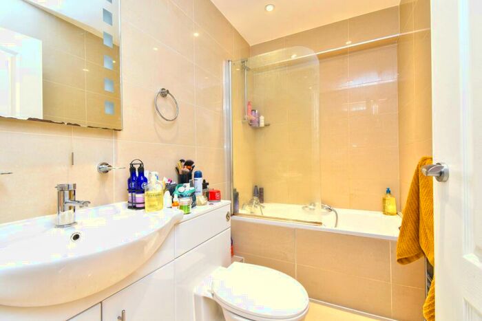 1 Bedroom Flat To Rent In Station Road, Redhill, RH1