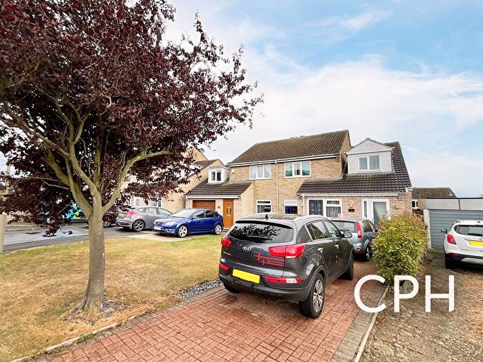 4 Bedroom Semi Detached House For Sale In Southwold Crescent, Eastfield, YO11