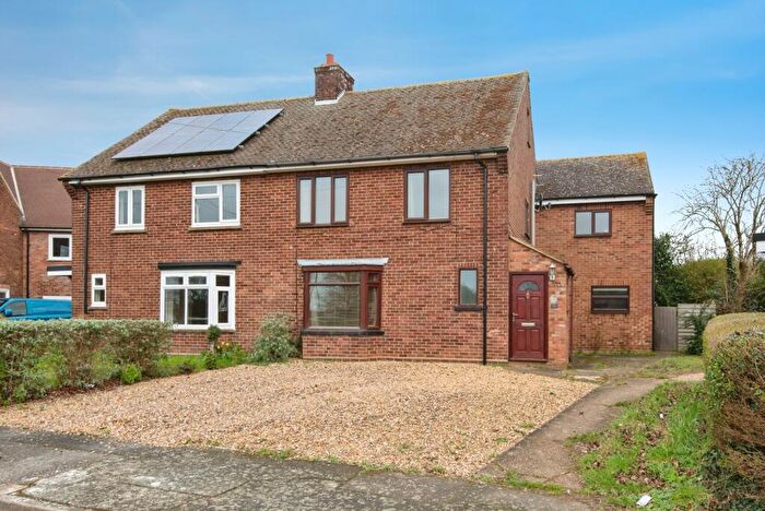 4 Bedroom Semi-Detached House For Sale In The Crescent, Stanford, Biggleswade, Bedfordshire, SG18