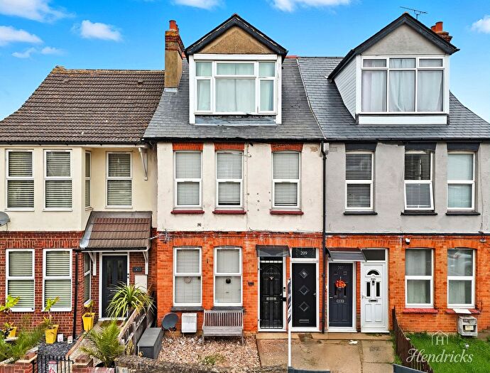 1 Bedroom Flat For Sale In Westborough Road, Westcliff-On-Sea, SS0