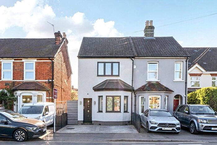 3 Bedroom Semi-Detached House For Sale In Chertsey Road, Addlestone, KT15
