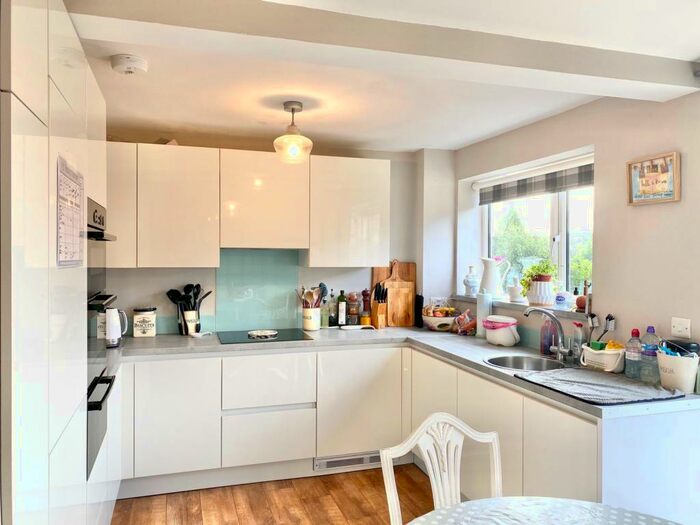 3 Bedroom Terraced House To Rent In Crestfield Drive, Halifax, HX2