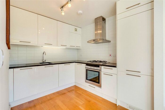 3 Bedroom Flat To Rent In Kew Bridge Court, Strand On The Green, W4
