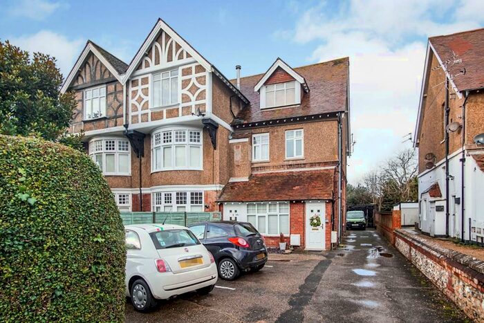 3 Bedroom Flat To Rent In Norfolk Road, Littlehampton, BN17