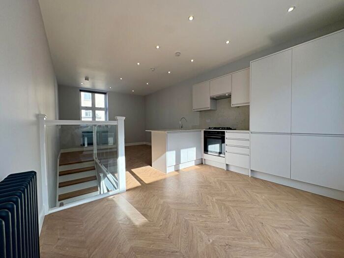 2 Bedroom Flat To Rent In Limes Grove, SE13