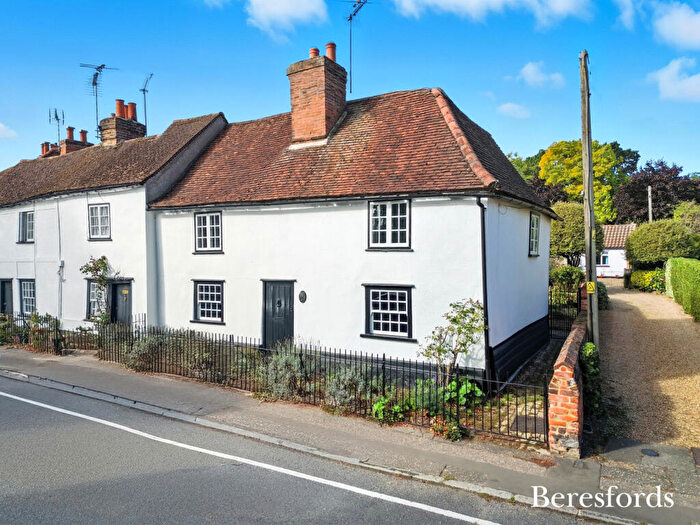 3 Bedroom Semi-Detached House For Sale In St. Johns Green, Writtle, CM1