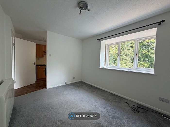 1 Bedroom Flat To Rent In Honeywood Close, Portsmouth, PO3