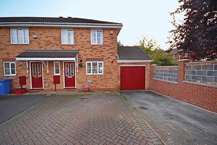 3 Bedroom Link Detached House To Rent In Merrivale Close, Kettering, NN15