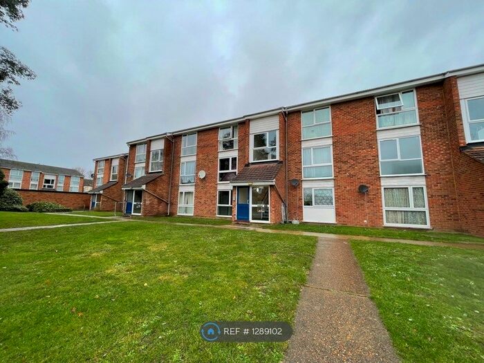 1 Bedroom Flat To Rent In Dellow Close, Ilford IG2