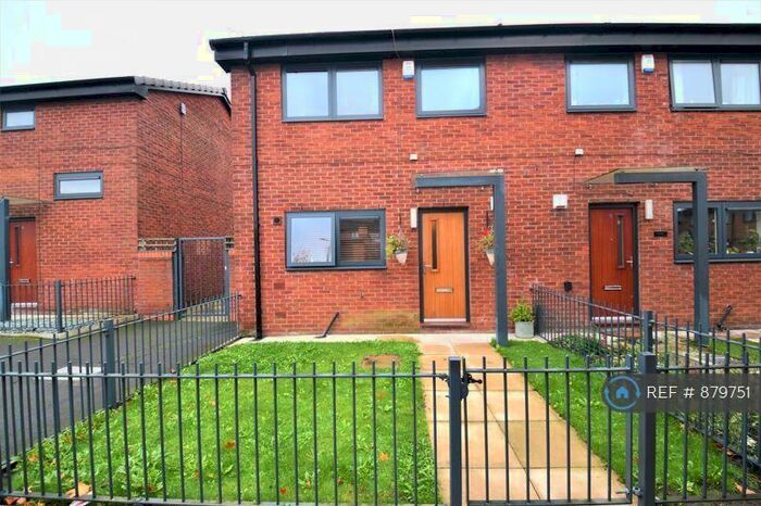 3 Bedroom End Of Terrace House To Rent In Peterhead Walk, Salford, M5