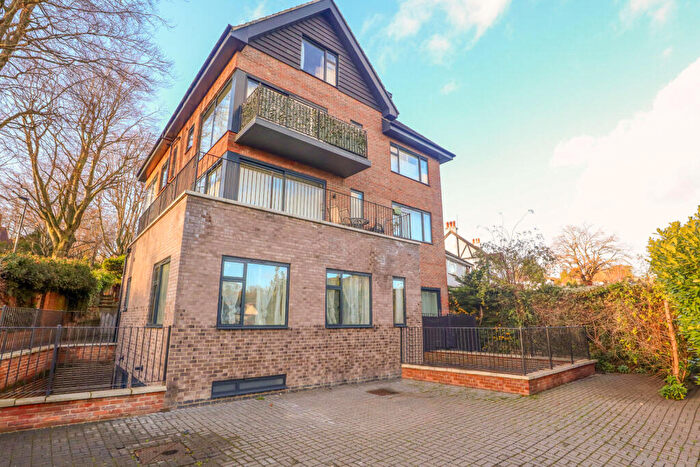 1 Bedroom Apartment For Sale In Smitham Downs Road, Purley, CR8