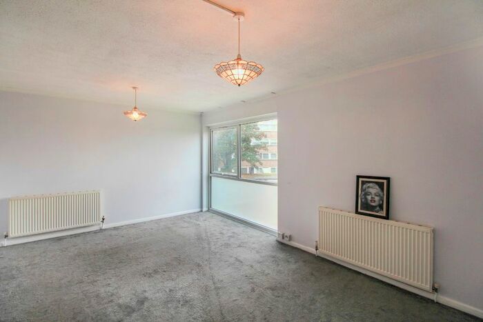 2 Bedroom Flat To Rent In Haywood Court, London, N11