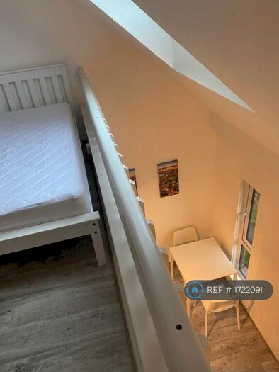 1 Bedroom Penthouse To Rent In Coopers Close, London, E1