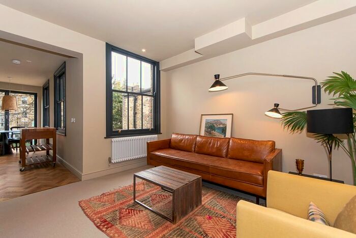 2 Bedroom Flat To Rent In Venn Street, London, SW4