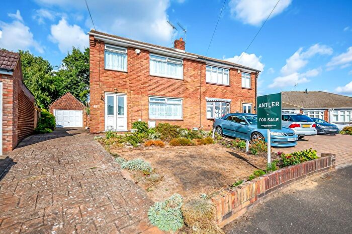 3 Bedroom Semi-Detached House For Sale In Norfield Road, Joydens Wood, DA2