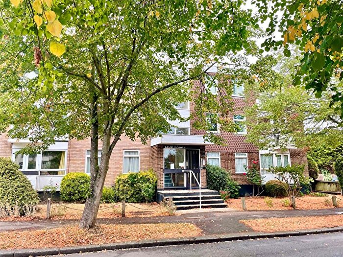 2 Bedroom Flat For Sale In London Road, Leigh-On-Sea, Essex, SS9