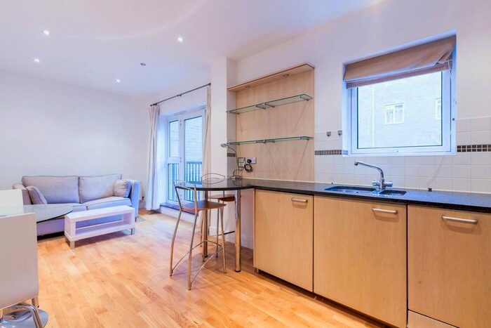 1 Bedroom Flat To Rent In Goswell Road, Clerkenwell, London, EC1V