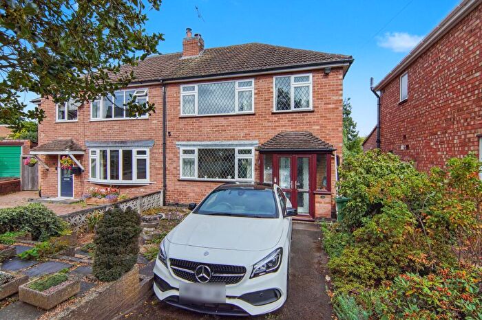 3 Bedroom Semi-Detached House For Sale In Leagh Close, Kenilworth, CV8