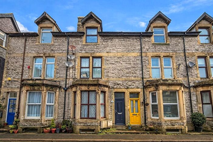 2 Bedroom Flat For Sale In Ash Street, Buxton, SK17