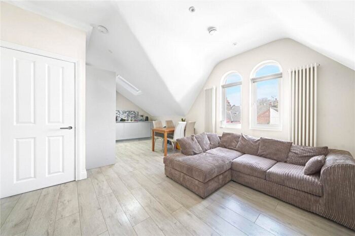 2 Bedroom Apartment For Sale In Lascotts Road, N22
